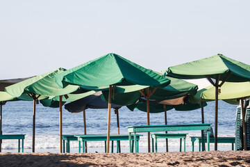 sombrillas de playa verdes, en boca de iguanas jalisco
