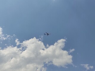 plane in the sky,avión en el cielo
