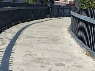 bridge in the city, puente en la ciudad
