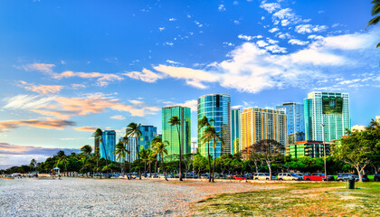 Ala Moana beach park with the downtown skyline in Honolulu - Oahu island of Hawaii