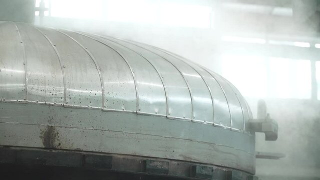 Open lid of a high-pressure furnace