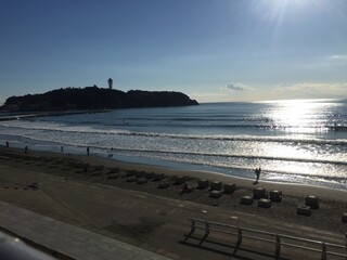 江の島と眩しい太陽