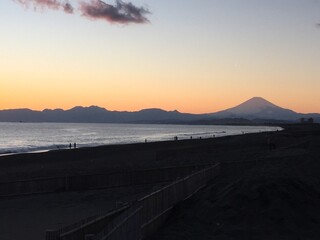 夕日と富士山と湘南海岸