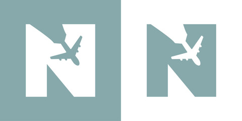 Logo travel. Letra inicial N con silueta de avión en espacio negativo para agencia de viajes - 772146958