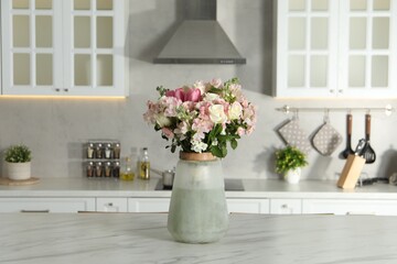 Beautiful bouquet of fresh flowers in vase on table indoors - obrazy, fototapety, plakaty