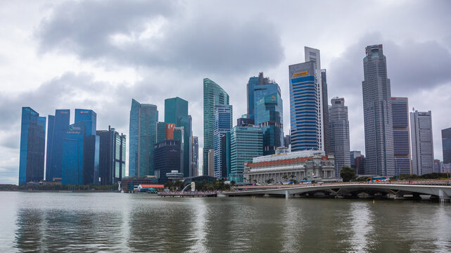 The Fullerton Hotel Singapore and city scyscapers