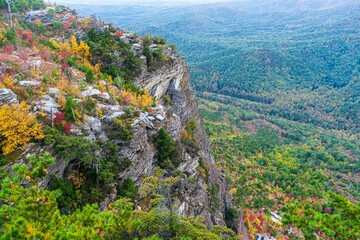 autumn colors near the mountains of a mountain top in new hampshire - obrazy, fototapety, plakaty