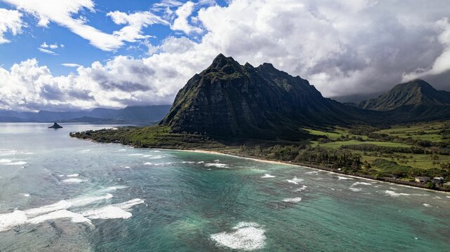 Ka'a'awa Beach & Ka'a'awa Valley Mountain Coastline