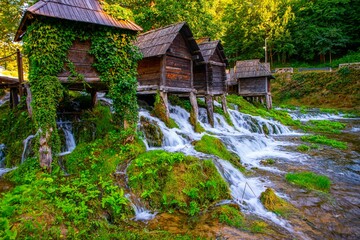 Scenic view of the flowing Jajce watermills in Jezero, Bosnia and Herzegovina - obrazy, fototapety, plakaty