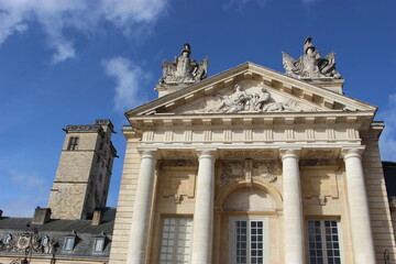 Fototapeta na wymiar Dijon : Palais des Ducs et des États de Bourgogne (aile orientale et tour Philippe le Bon en arrière-plan)