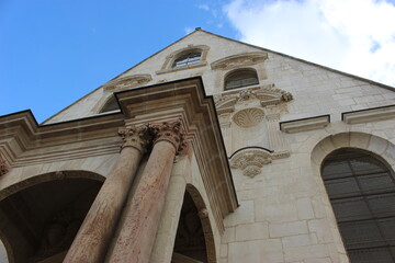 Dijon : facade principale (Renaissance) du palais de justice (ancien Parlement de Dijon) - partie droite de biais