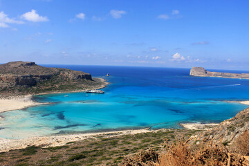 Fototapeta premium view of the coast of island