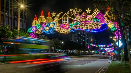 Foto op Plexiglas Geylang Serai Lights Up 2024: Celebrate Ramadan Holy Month of Muslims with Vibrant Street Decorations, Busy Roads Car Passing, and Festivities in Singapore, Eid Mubarak, Salam Aidilfitri Hari Raya  © Clement