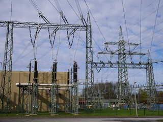 Grid operator Tennet, Transformer station Paderborn - Elsen, Transformer is used to convert the voltage from 380 kilovolts to 110 kilovolts, Energy transition, Germany, Paderborn, Elsen 31. March 2024 - obrazy, fototapety, plakaty