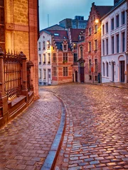 Fototapete Rund Old Streets of Bruxelles Belgium illuminated at dusk or dawn © Trilly