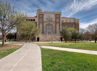 Fototapeta na wymiar Exterior of the English-Humanities Building on the campus of Texas Tech University in Lubbock, Texas, USA