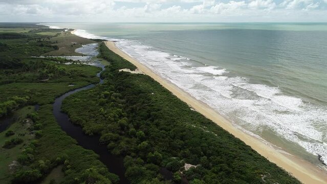 Aerial view of Riacho Doce Beach, Ita&uacute;nas State Park - Concei&ccedil;&atilde;o da Barra, Esp&iacute;rito Santo, Brazil
