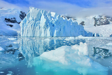 Panorama of Antarctica on Petersmann Island - obrazy, fototapety, plakaty