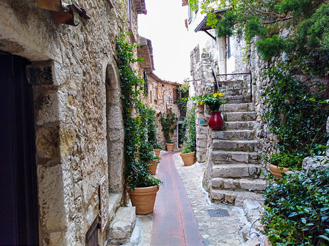 Fototapeta view of the narrow streets and stone houses of eze village in the french riviera