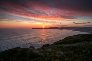 Fototapeta na wymiar Marine landscape captivates with breathtaking sunset vista