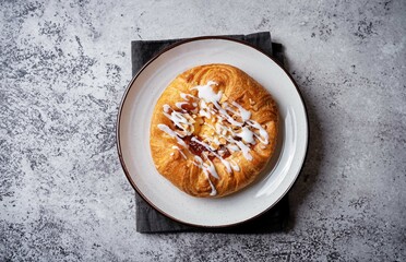 Puffed cake with raspberry jam, vanilla custard cream and almonds