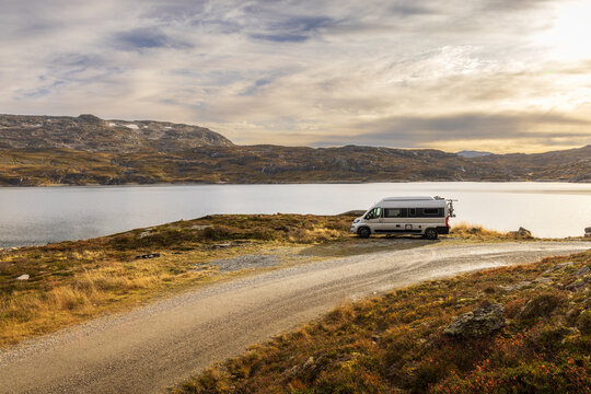 Wohnmobil in der Wildnis in Norwegen, Stellplatz in den Bergen, Fjell