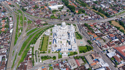 Fototapeta premium aerial view of the Sheikh Zayed Grand Mosque, Solo
