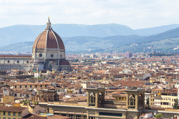 Fototapeta na wymiar The iconic Duomo dominates the skyline of Florence, Italy, with its massive dome and bell tower overlooking a sea of terracotta roofs.
