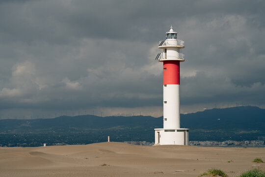 La Punta del Fangar est&aacute; ubicada en el norte del Delta del Ebro. Se trata de una pen&iacute;nsula con una longitud de 7 km y una anchura de 3 km que se adentra en el mar.