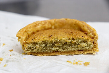 パティシエのキッチン、タルトケーキのカットした断面