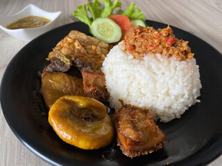 beef offal with fresh vegetables