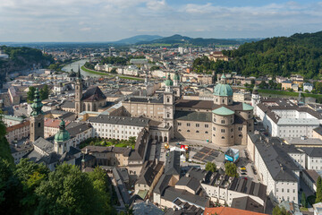 Fototapeta na wymiar Skyline Salzburg, Österreich