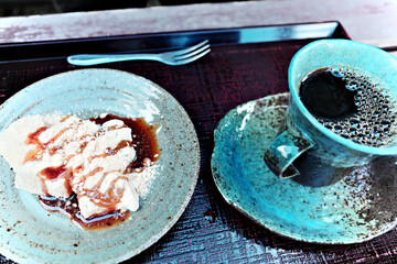 和菓子の葛餅とコーヒー