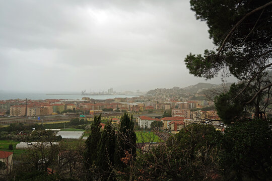 Albissola Marina ed il porto di Savona visti dalle prime colline di Albisola Superiore 