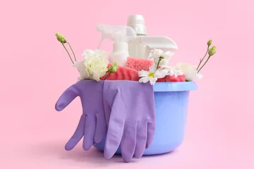 Foto op Canvas Basin with cleaning supplies, tools and spring flowers on pink background © Pixel-Shot