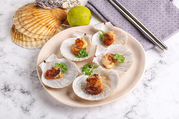 Grilled scallops shell with butter