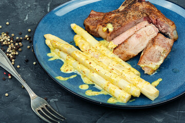Appetizing meat steak with white asparagus. - 772865128