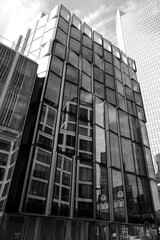 Fototapeta premium Die Skyline Frankfurt am Main in beeindruckenden schwarz weiß Aufnahmen