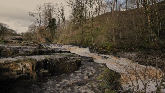 Close to the village of Stainforth, just to the north of Settle, is the magnificent waterfall of Stainforth Force which is on the River Ribble. 