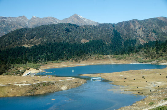 View of penga teng tso lake with scenic landscape and alpine valley in tawang district of arunachal pradesh, north east india