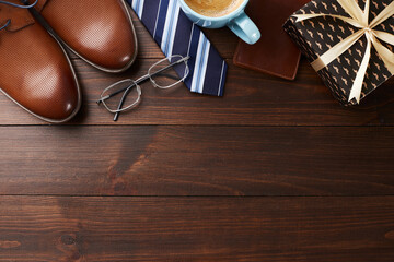 Stylish dad's day: Flat lay composition featuring elegant men's footwear and father's day gifts on a wooden surface ideal for promotional text - obrazy, fototapety, plakaty