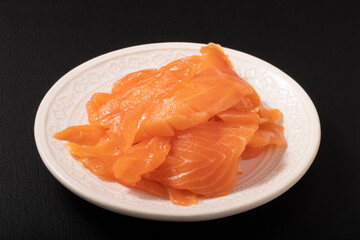 ［チリ産　養殖］　スモークサーモン切り落とし
