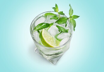 Gin tonic alcohol cocktail with fresh lime slices