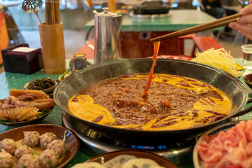 Braised duck intestines, delicious Chongqing spicy hot pot
