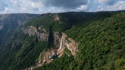 Fototapeta na wymiar Scenic view of Nohkalikai waterfall at Cherapunji Meghalaya in India