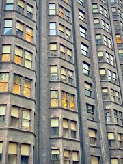 close-up of the facade of an old building in downtown Chicago with its typical architecture and multiple windows
