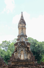Fototapeta premium Wat Chedi Ched Thaeo, Si Satchanalai Historical Park, A historical park in Si Satchanalai district, Sukhothai Province, Northern Thailand