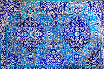 Beautiful tile with oriental blue and turquoise pattern.