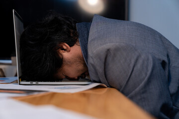 The man who worked late fell asleep with his laptop still at work