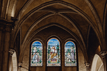 Le dôme et le vitrail de l'église ancienne